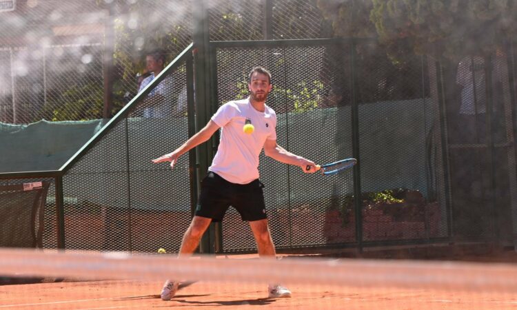 TENIS: FERRO A LA FINAL